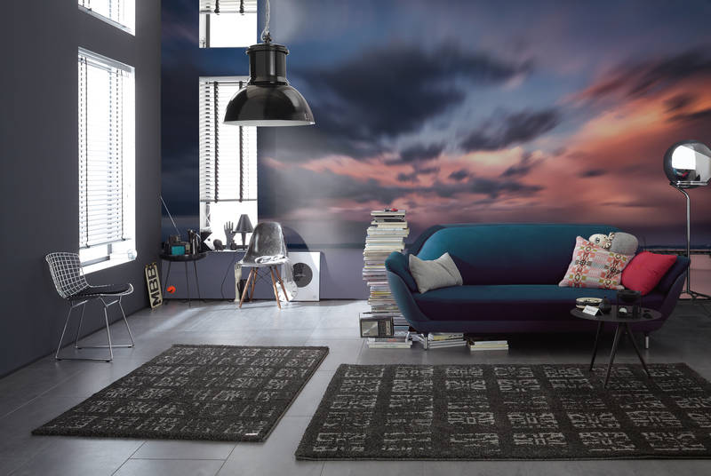             Papier peint panoramique Paysage côtier avec ponton dans l'eau et jeu de nuages colorés
        