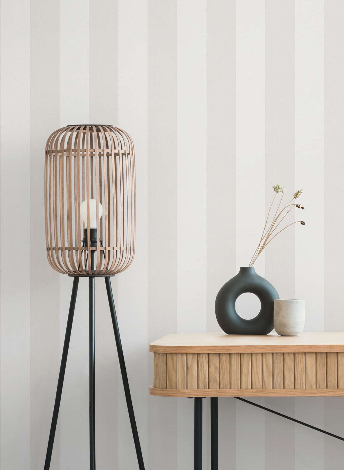 Strukturierte Vliestapete mit breiten Streifen – Creme, Beige