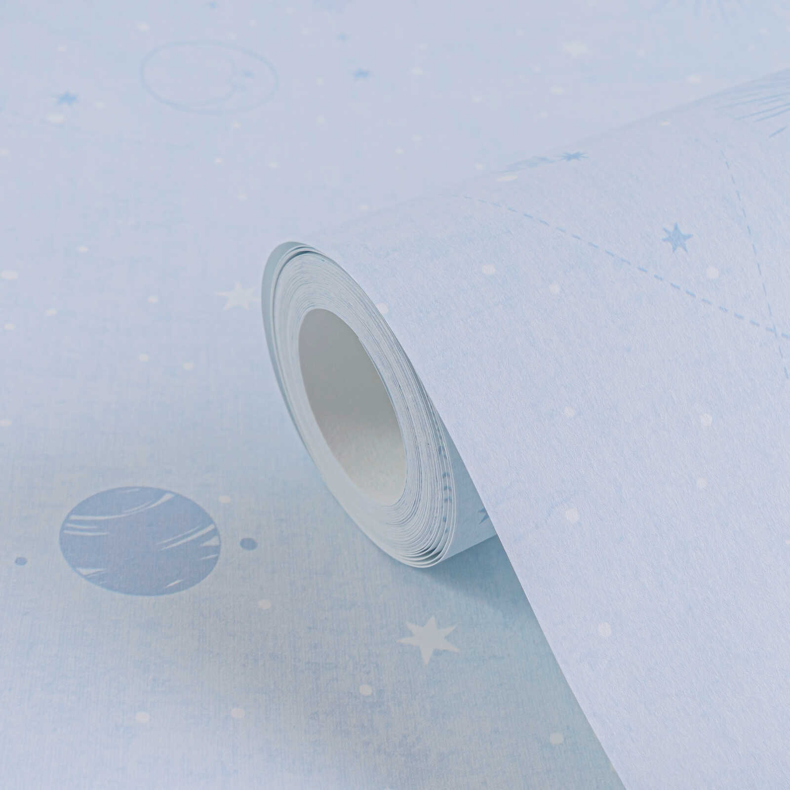             Kinderzimmer Vliestapete mit Planeten und Sternen für kleine Entdecker des Universums – Blau, Weiß
        