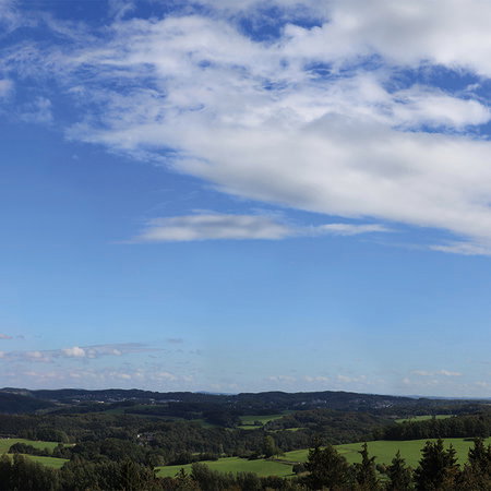 Landschaft, rollende Hügel, grüne Felder, blauer Himmel, Wolken