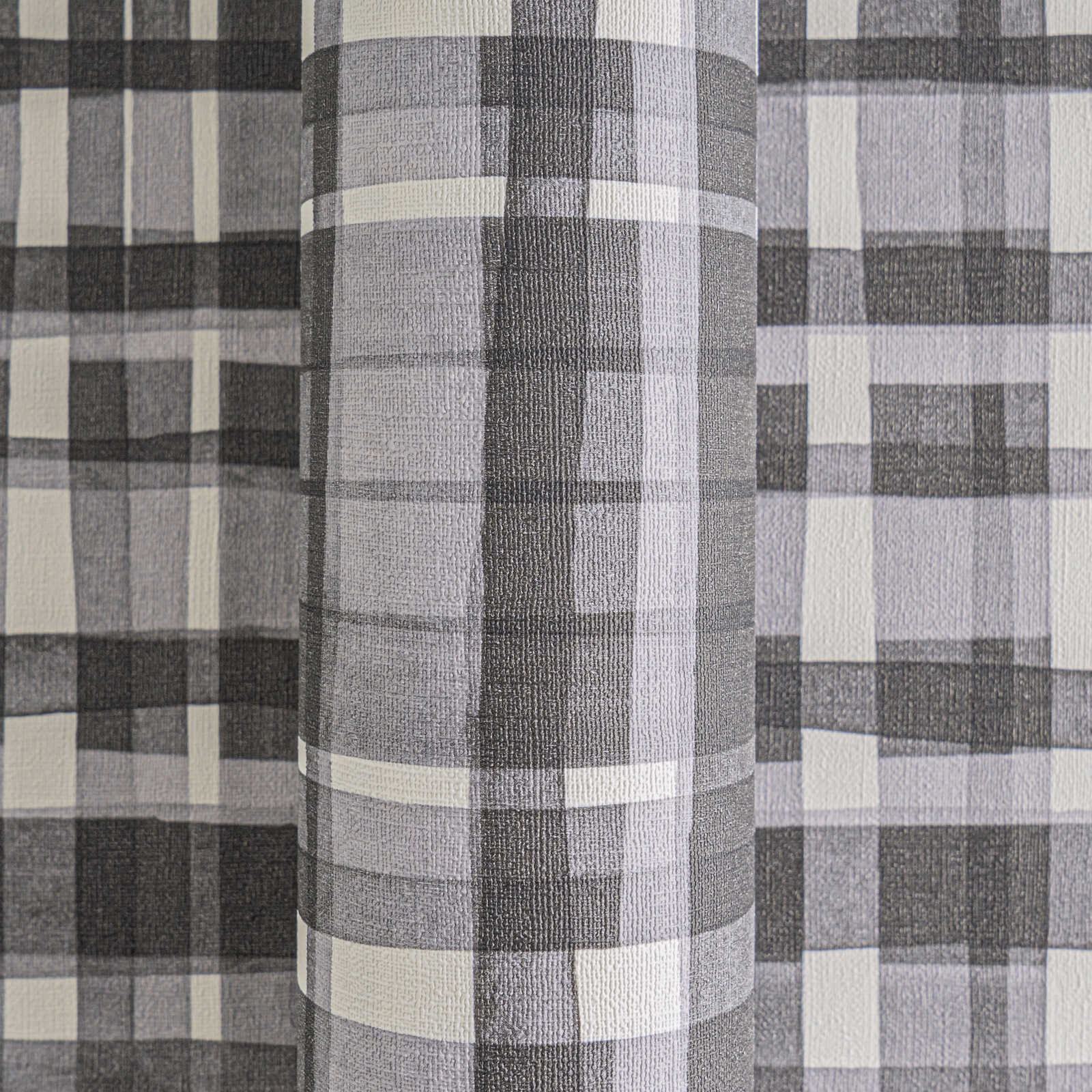             Klassische Vliestapete mit dezentem Karomuster, ebenmäßige Struktur – Schwarz, Weiß
        