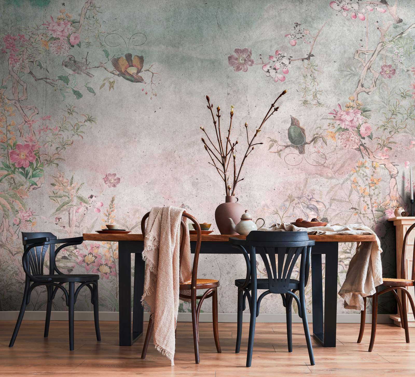             Romantische Blumengarten Fototapete mit zarten Blüten, Vögeln und Schmetterlingen als Vliestapete – Bunt, Grau, Blau
        