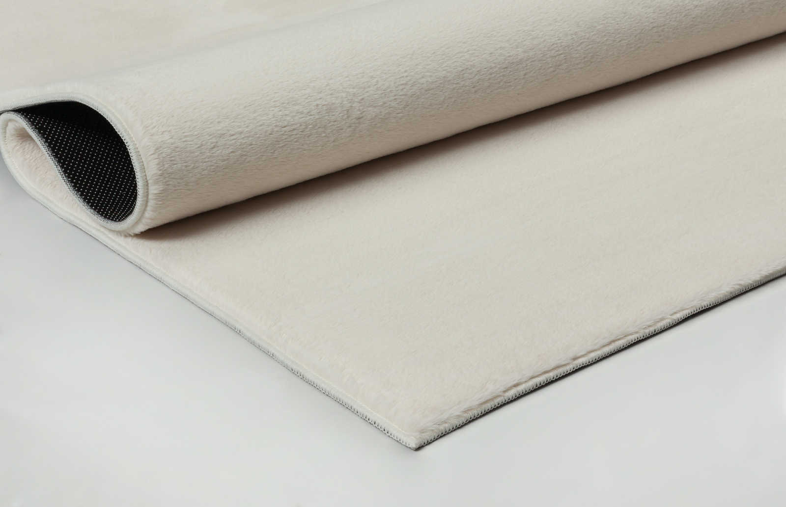             Sanfter Hochflor Teppich in Creme – 140 x 70 cm
        