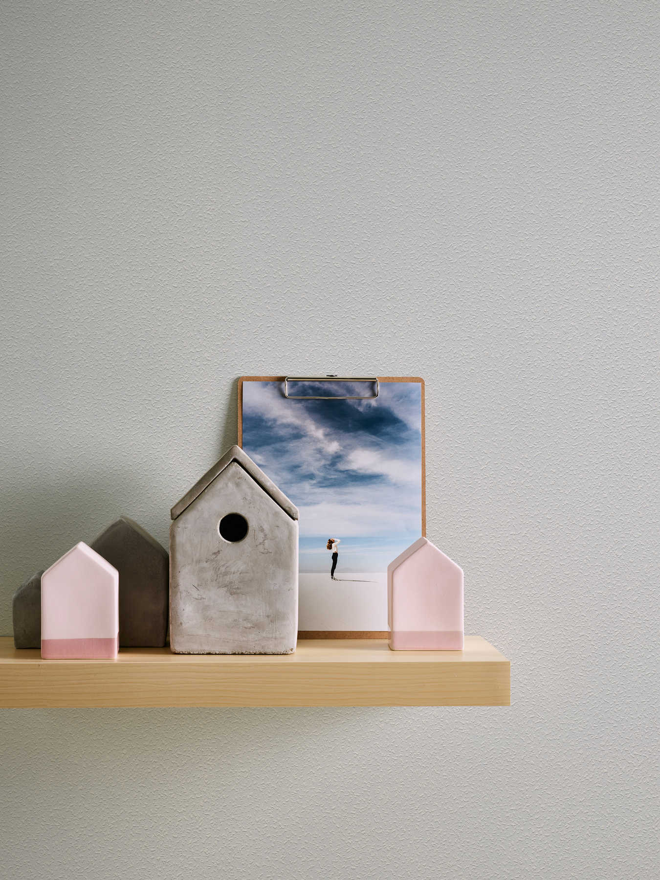             Strukturtapete mit feiner Raufaser-Optik – Weiß
        