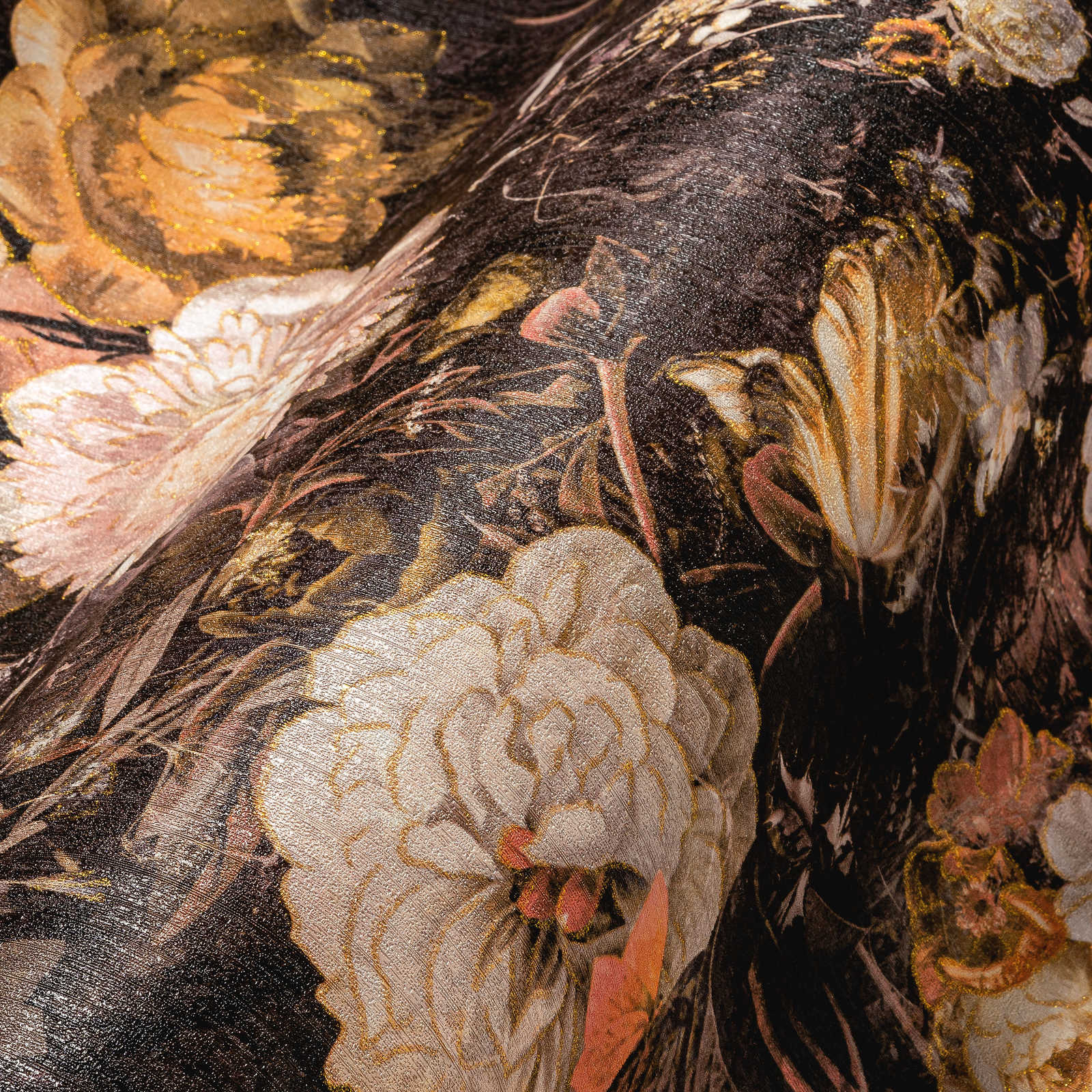             Blumentapete im Kunststil mit Rosen – Gelb, Braun
        