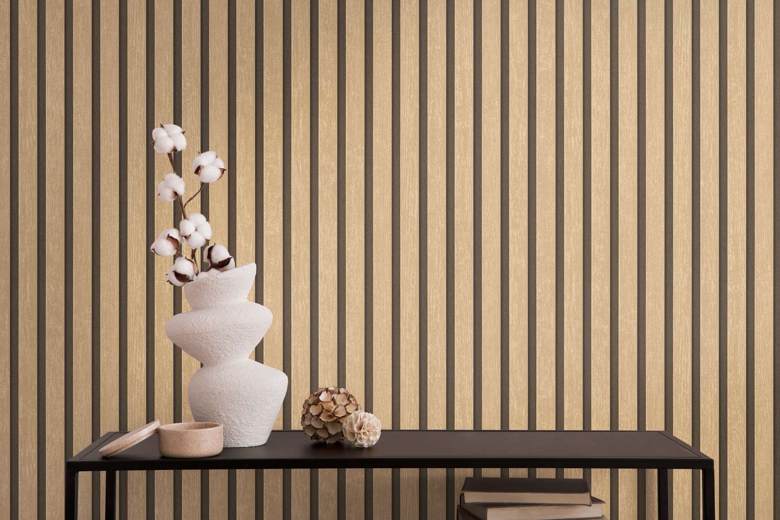 Vase, Baumwollzweige, weiße Vase, Holztisch, Dekorationsgegenstände