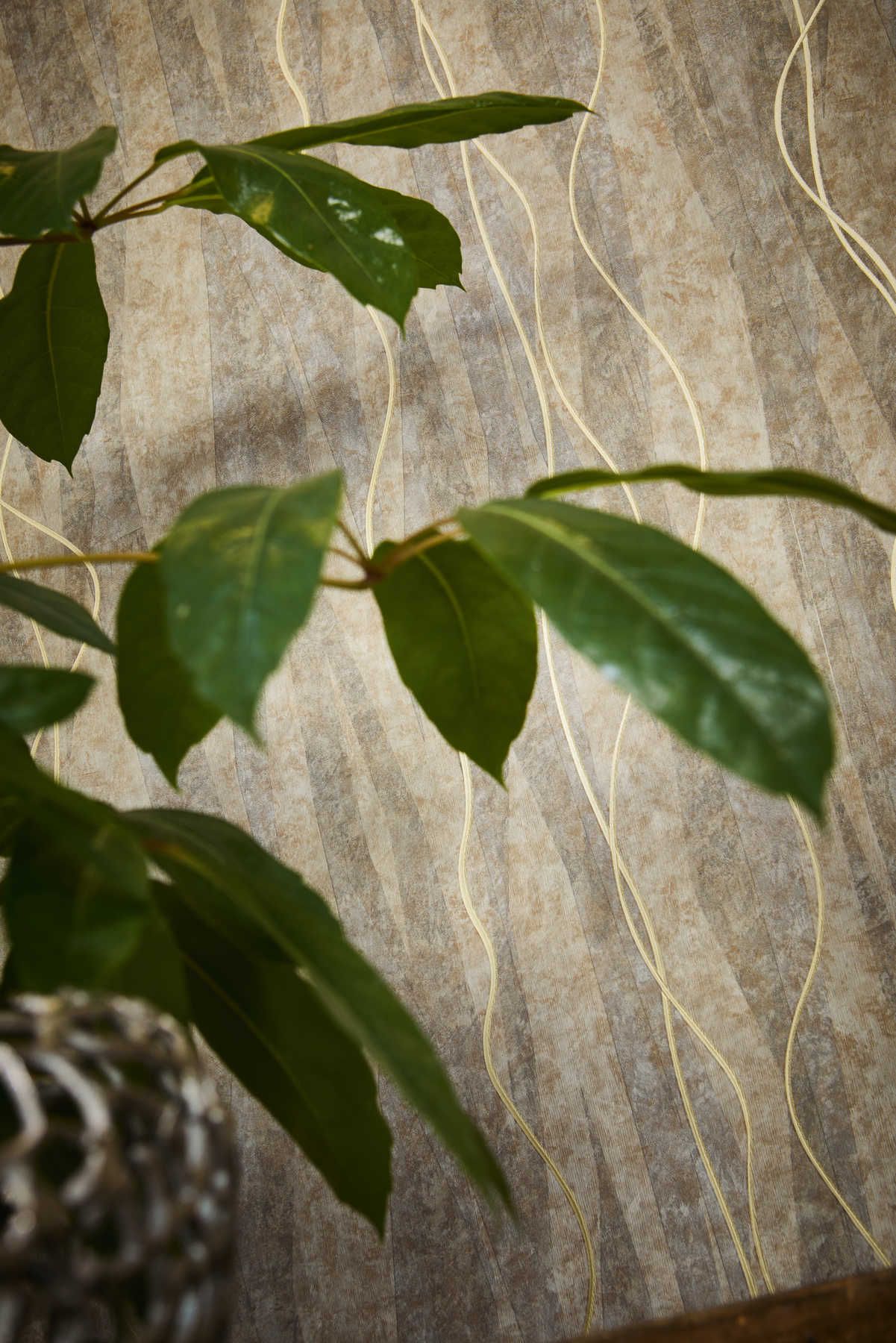 non-woven wallpaper detail picture with metallic effect