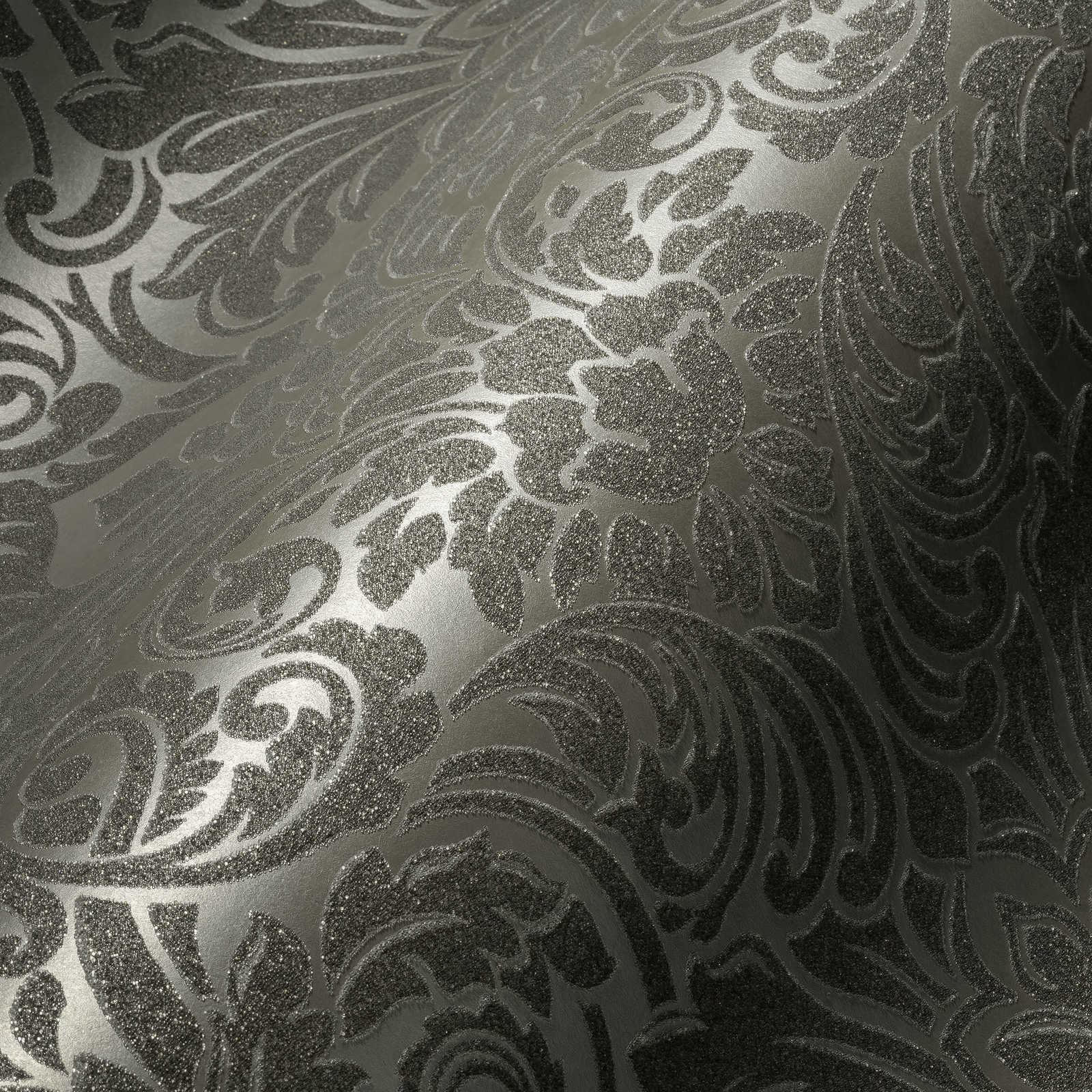             Edle Vliestapete mit kunstvoller Glasperlen-Veredelung und Glanz-Effekt – Silber, Anthrazit
        