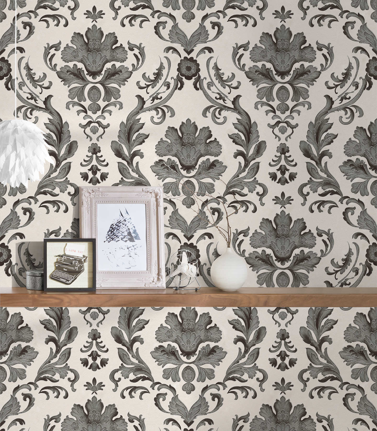             Tapete mit detaillierten Ornamenten im floralen Stil – Schwarz, Weiß
        