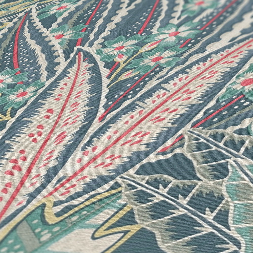             Vliestapete mit Blattbemusterung in Dschungeloptik – Blau, Grün, Rot
        