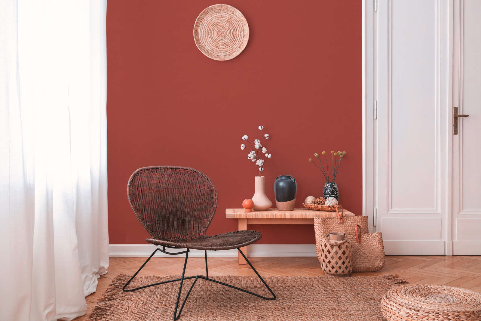 Wohnzimmer, Sessel, Rattanstuhl, Bronze/Rot Wand, Dekoration