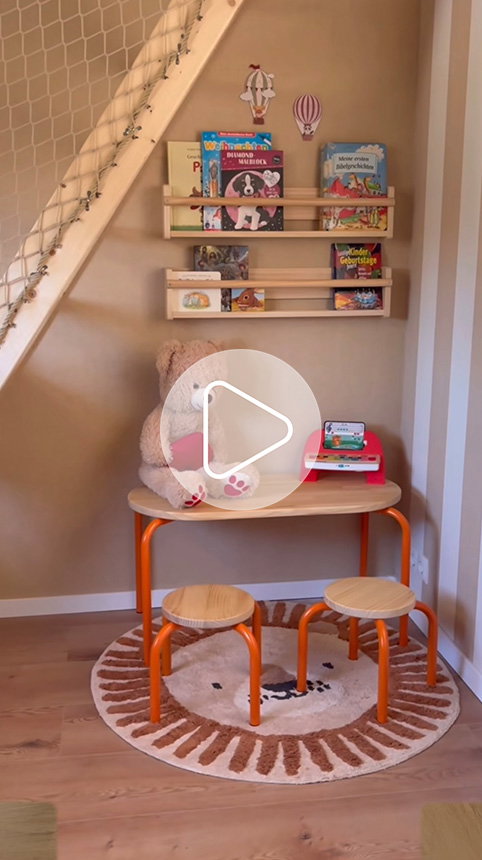 Spielzeugtisch, Kinderstuhl, Spielzeugregal, Kinderzimmer, Spielzeug
