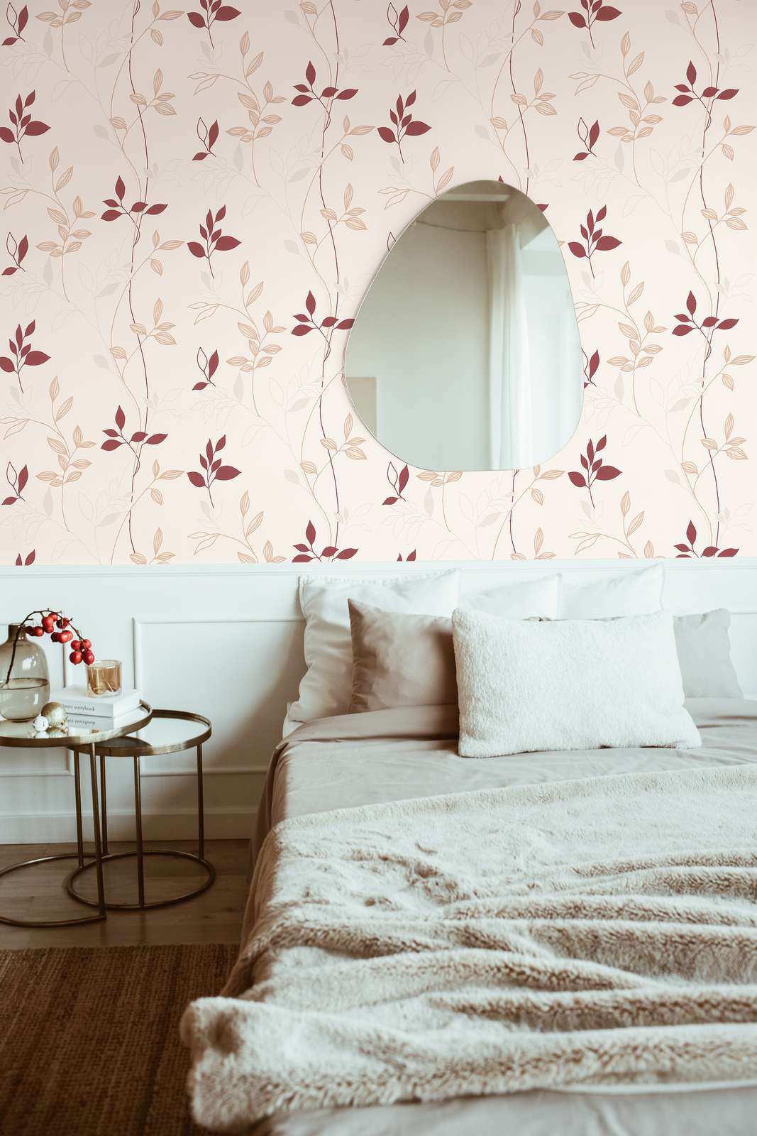             Tapete Blätter Muster strukturiert, farbige Akzente – Rot, Creme
        