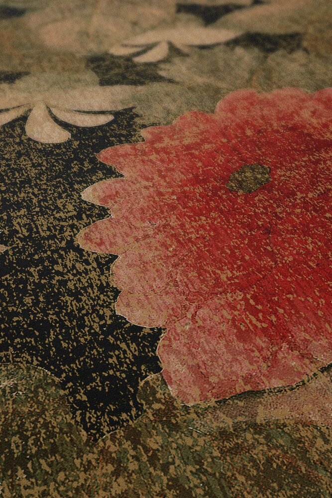             Vliestapete mit großflächigen floralen Muster – Beige, Rot, Grün
        
