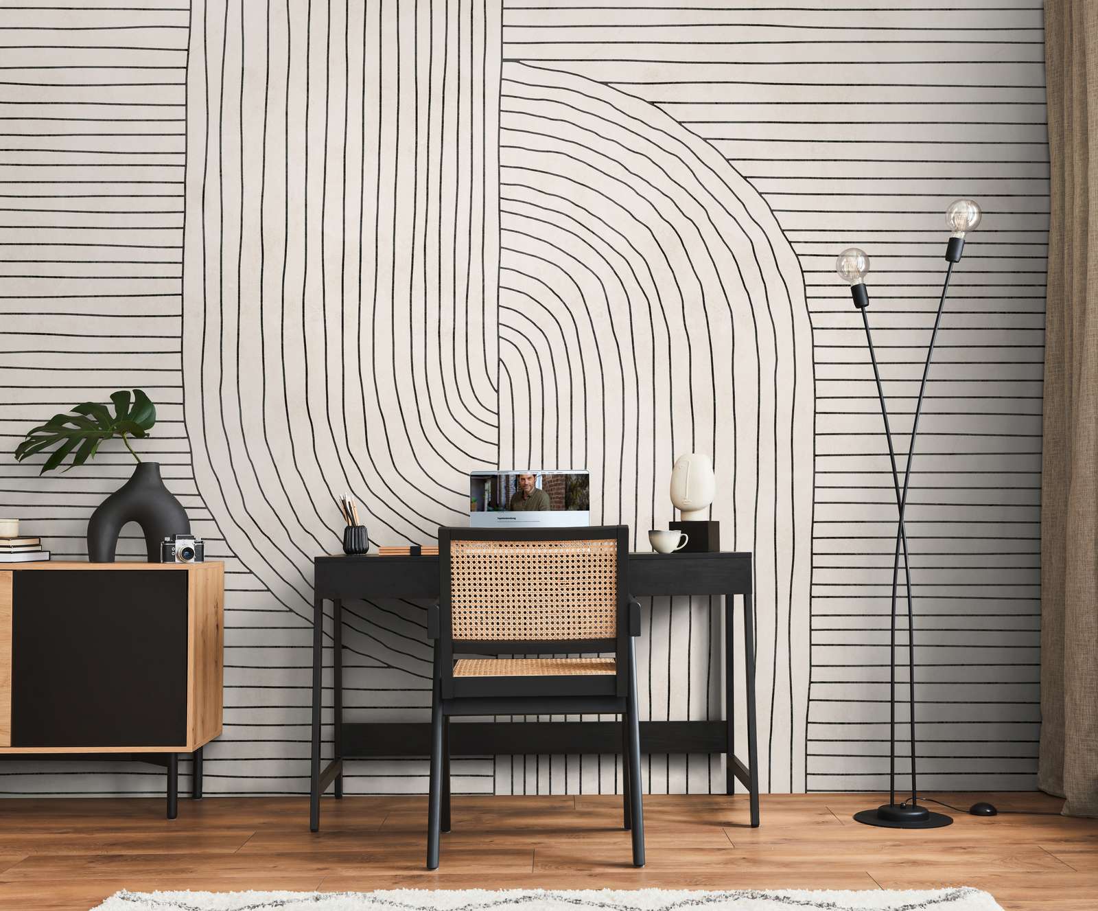            Moderne und stilvolle Fototapete mit minimalistischem Liniendesign als Vliestapete – Creme, Beige, Schwarz
        