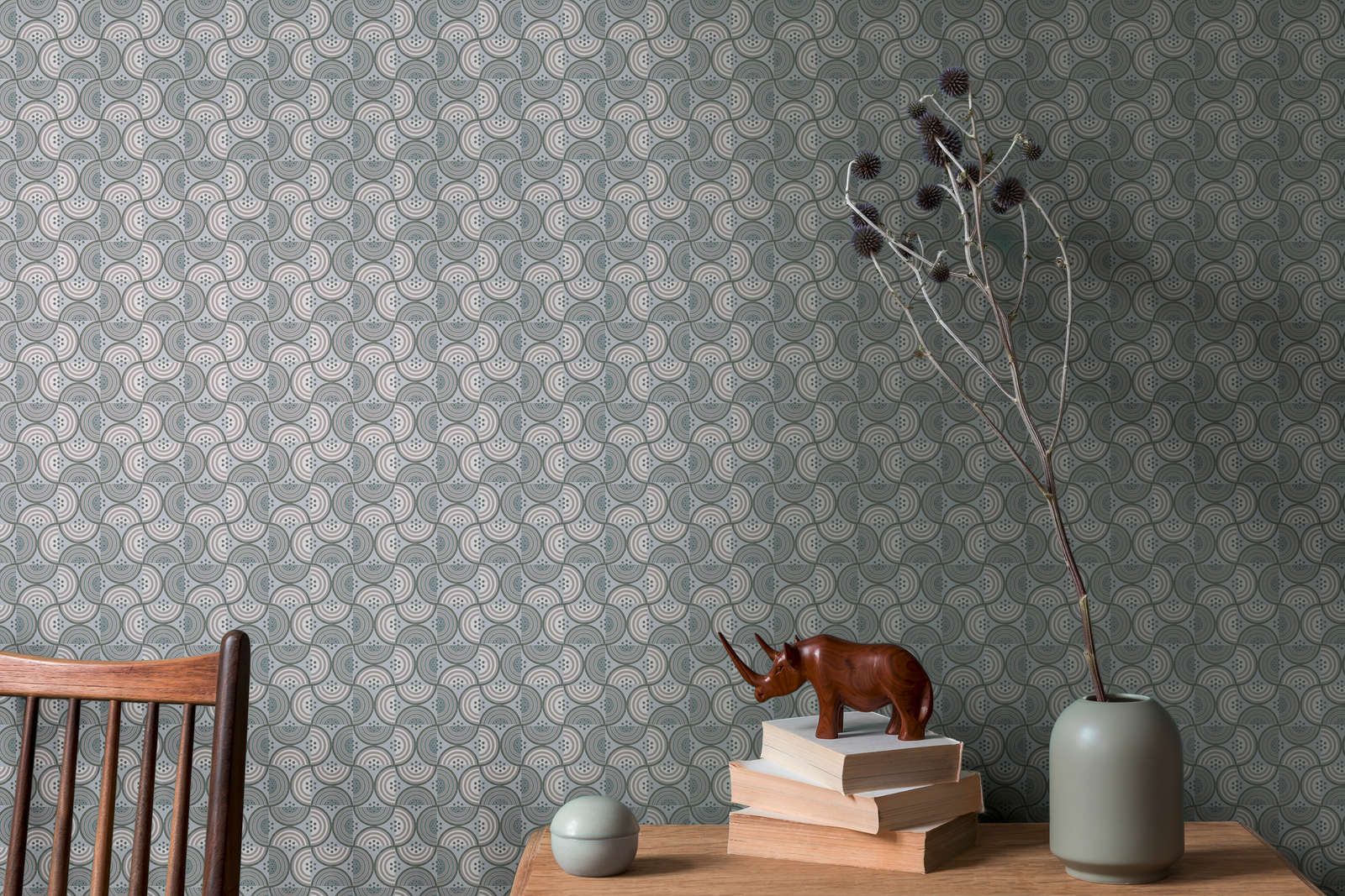             Grafische Tapete mit Punkt- & Halbkreismuster – Taupe, Grau, Creme
        