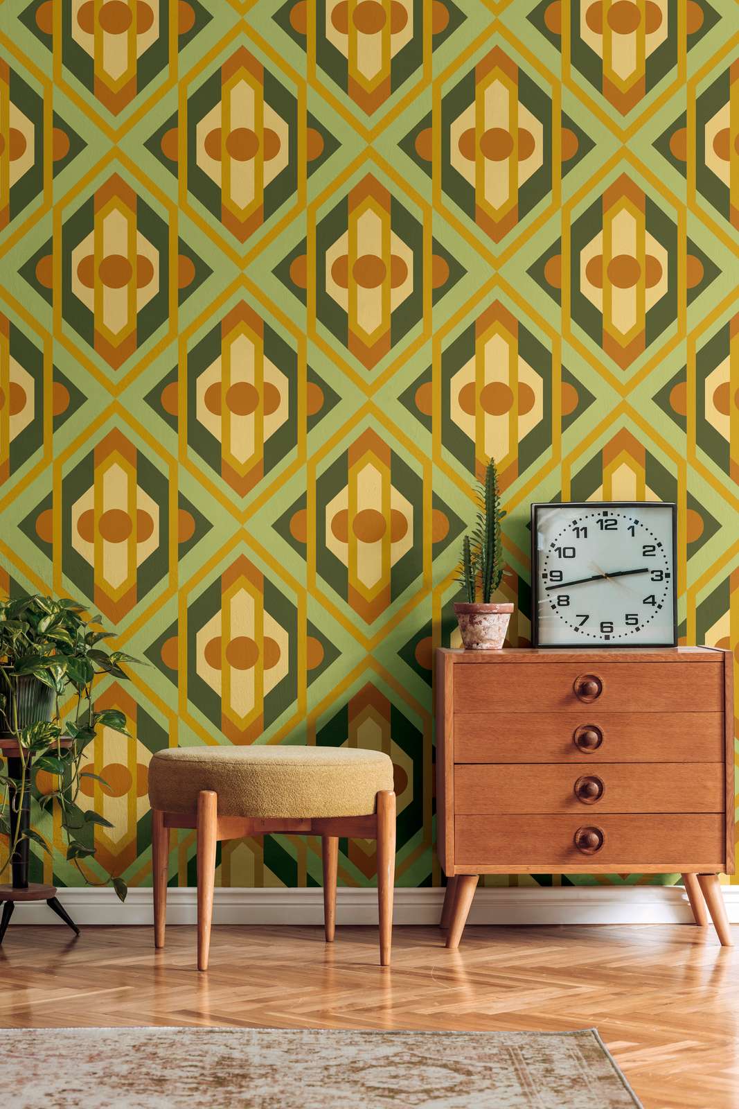             Geometrische Ornamente im Retro Stil auf Vliestapete – Grün, Gelb, Orange
        