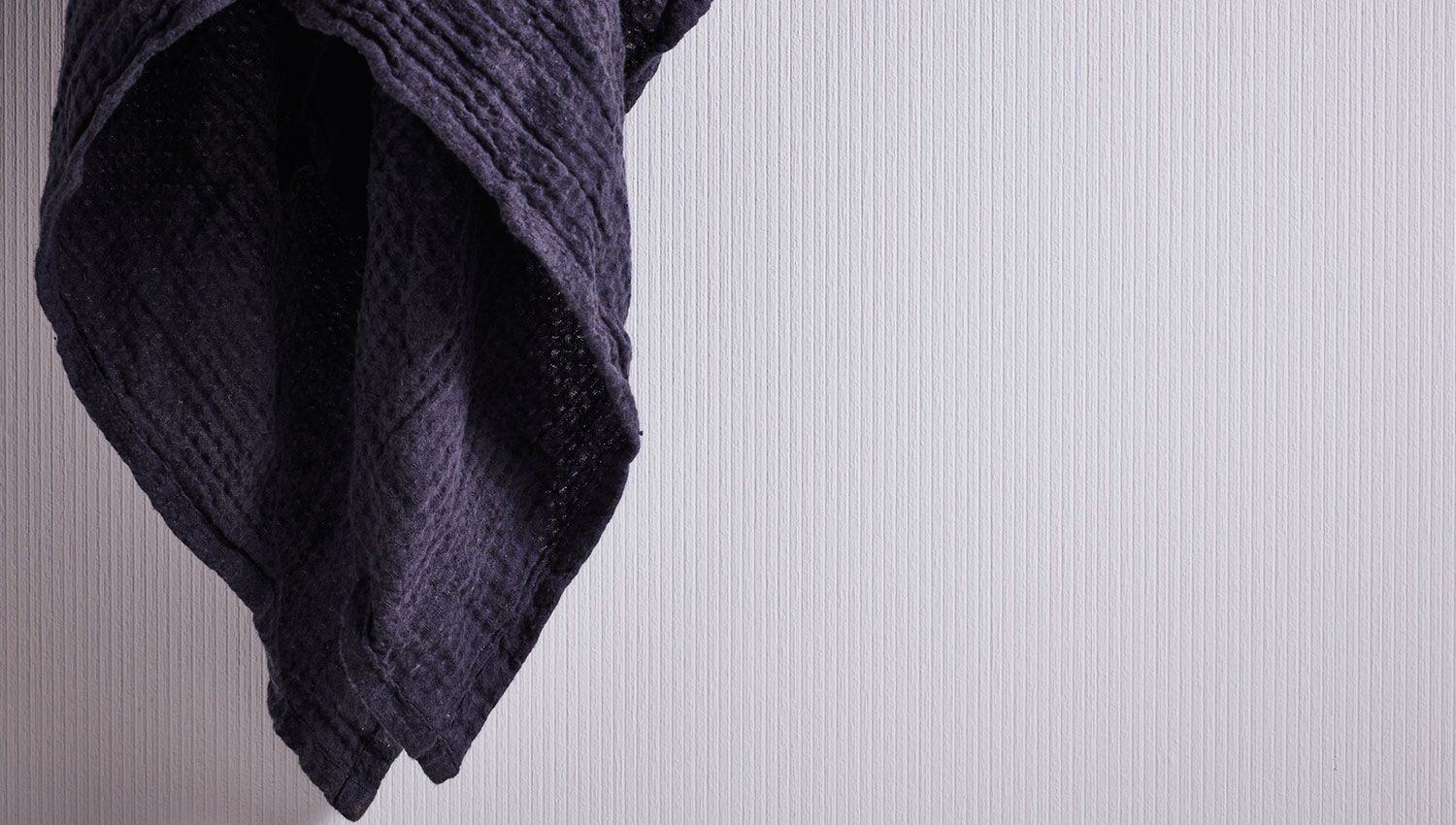 Feine-Streifentapete-zum-Überstreichen-354561jpg