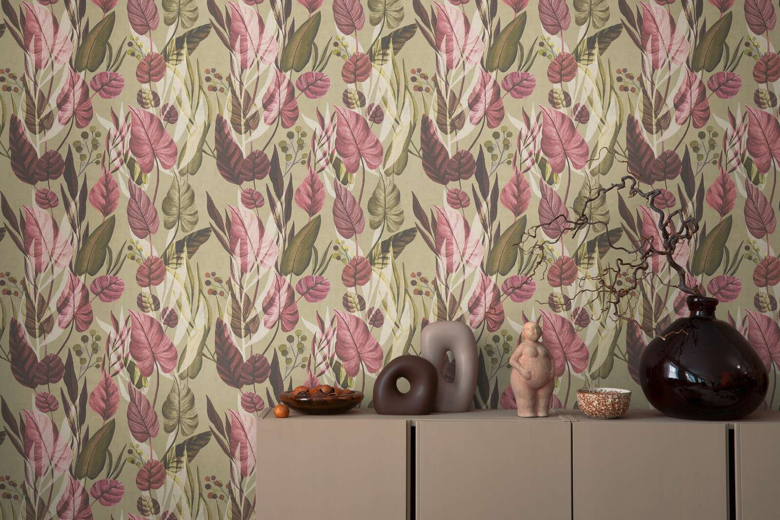             Stilvolle Vliestapete mit wildem Blättermotiv, feine Struktur – Braun, Pink
        