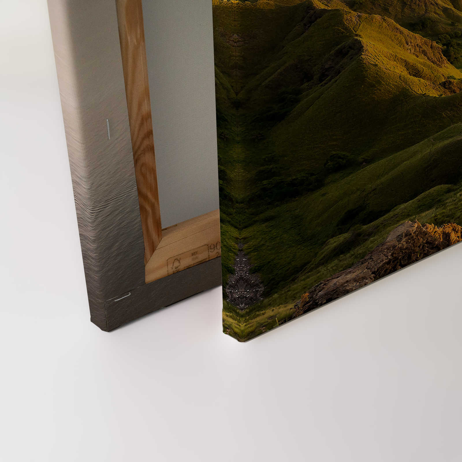             Leinwandbild mit Bergen und blauem Himmel am Wasser – 0,90 m x 0,60 m
        