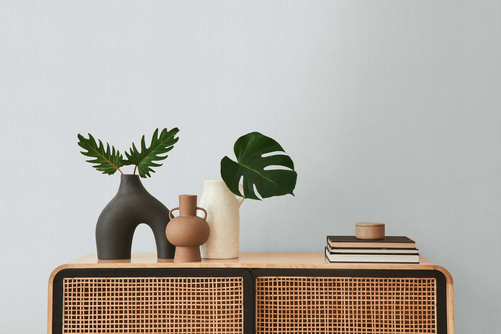             Tapete Graublau hell, seidenmatt mit Struktureffekt
        