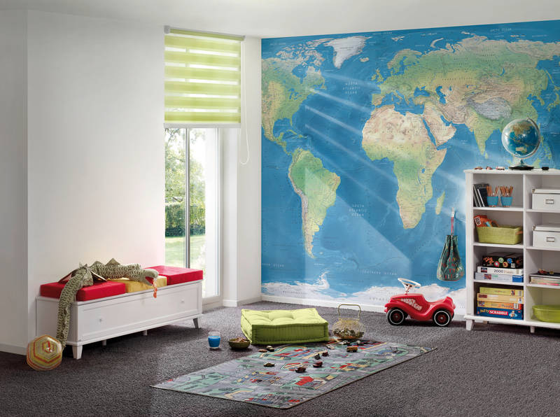 Wandkarte, Kinderzimmer, Spielteppich, Kleiderschrank?, Regal?