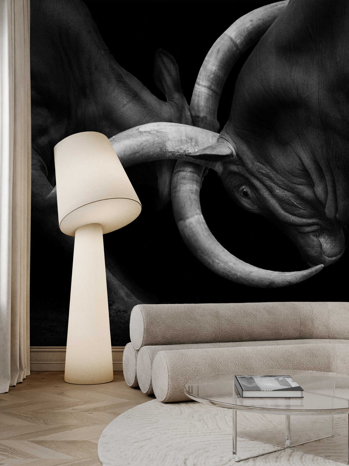 sofa, Lounge-Sessel, runder Couchtisch, Lampe, Wandbild, Bullenkopf-Wandbild, modernes Interieur