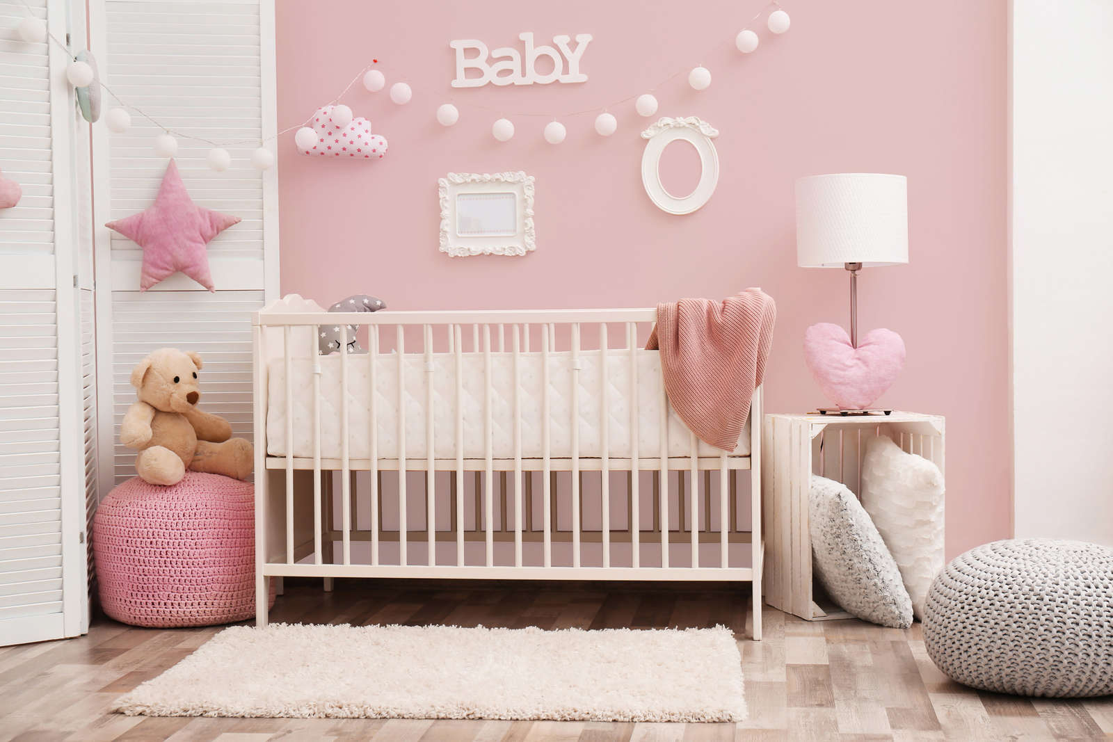 Babybett, rosa Raum, Teddy, weicher Teppich, strick- Pouf