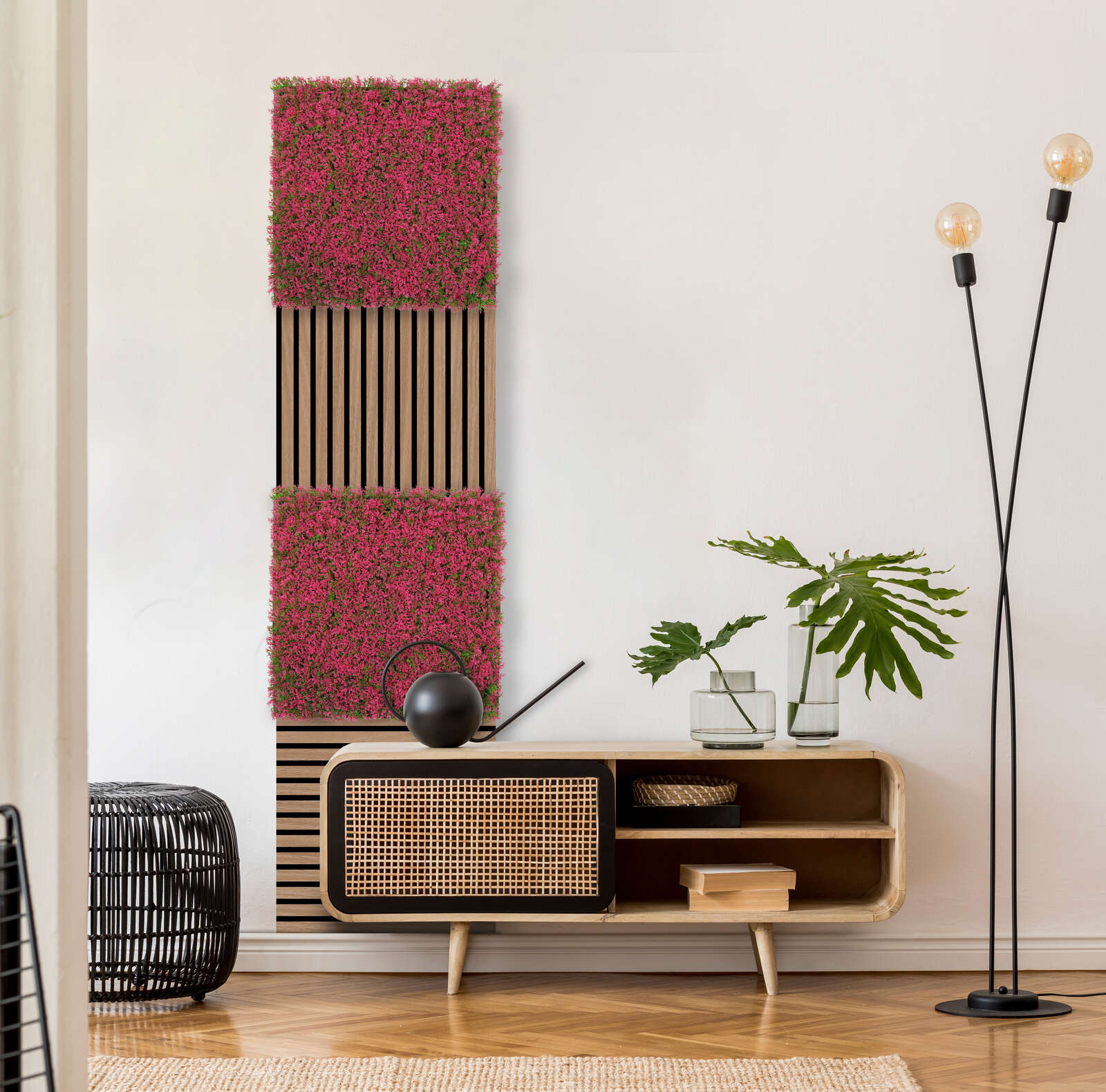Blumenwand, Raumdekoration, Holzkonsole, Vasen, Stehleuchte