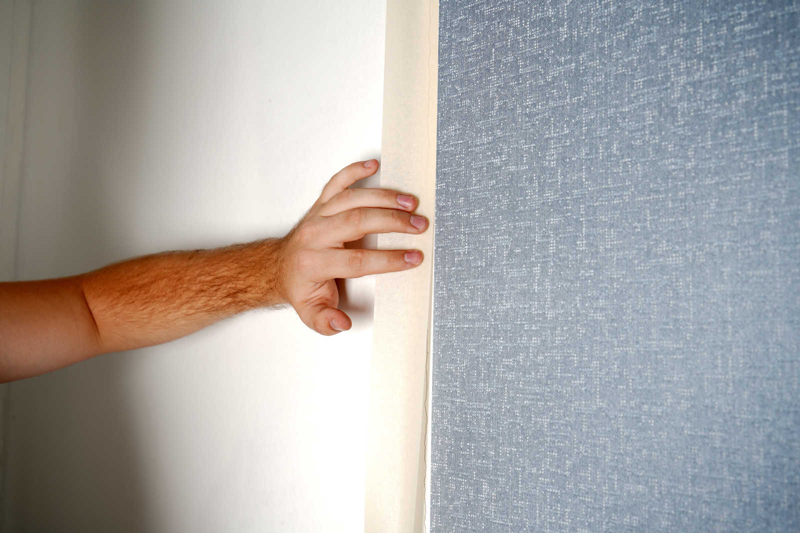             Crepe tape 50mm x 50m in cream
        