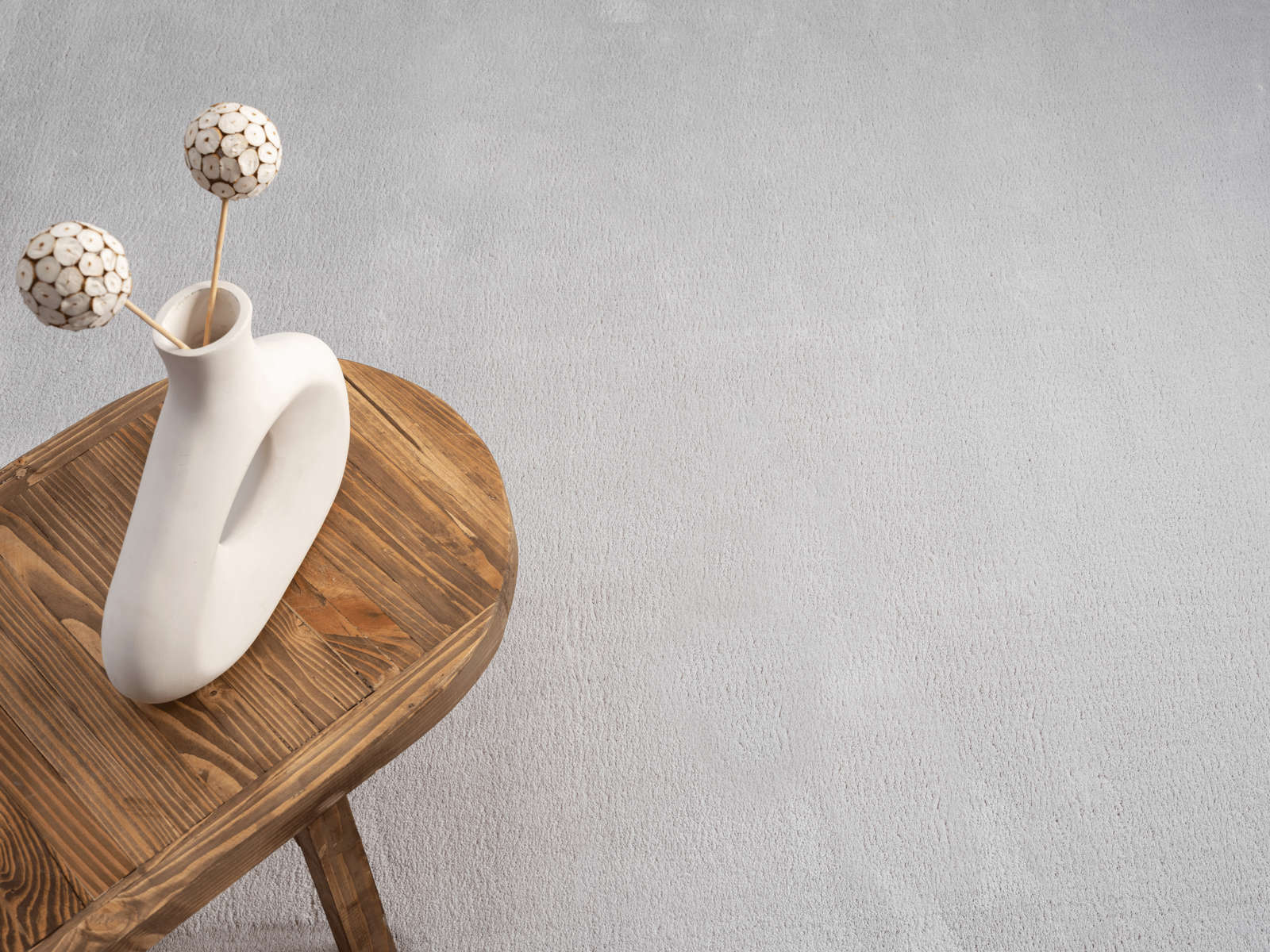             Feiner Hochflor Teppich in Grau – 110 x 60 cm
        
