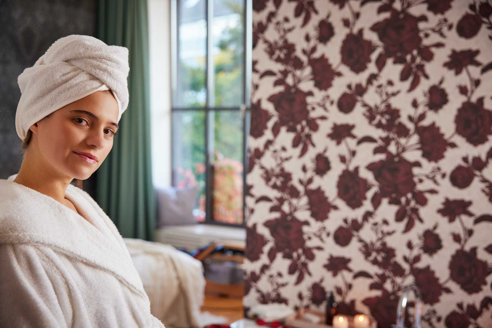             Rosen Tapete Rot-Schwarz im Vintage Zeichen Stil – Rosa, Rot
        