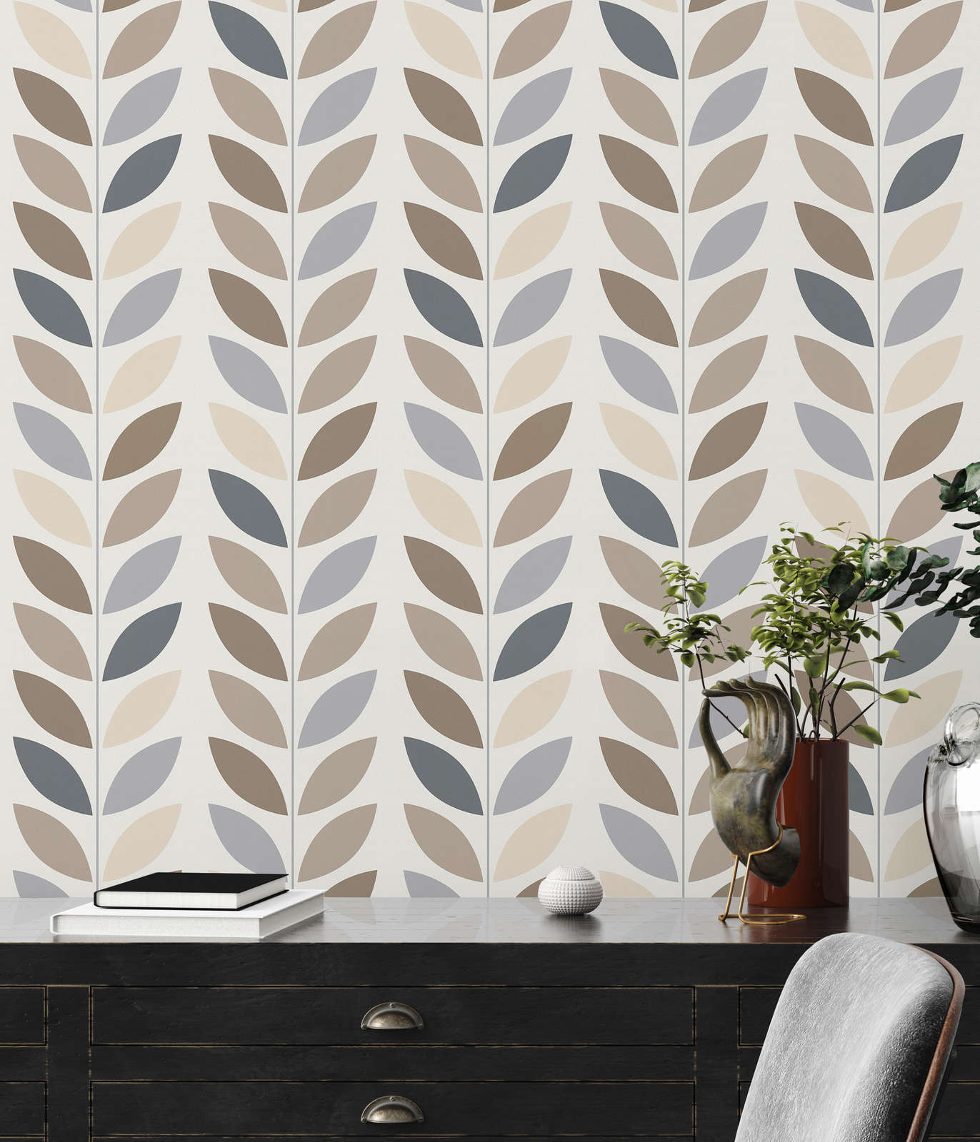             Vliestapete mit Blattmuster im Retrostil – Creme, Blau, Braun
        