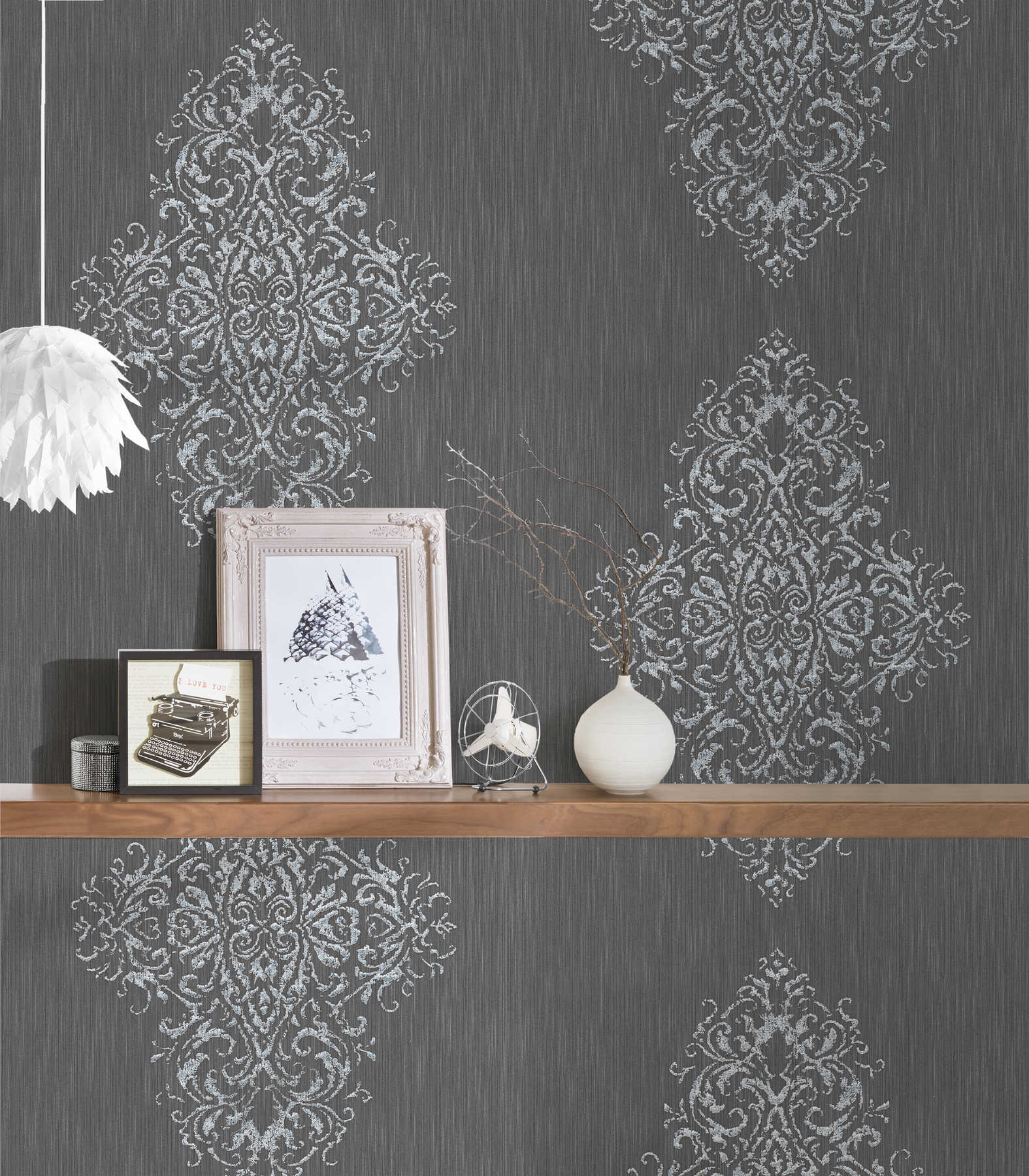             Ornament-Tapete mit Metallic-Effekt im Used-Look – Blau, Silber
        