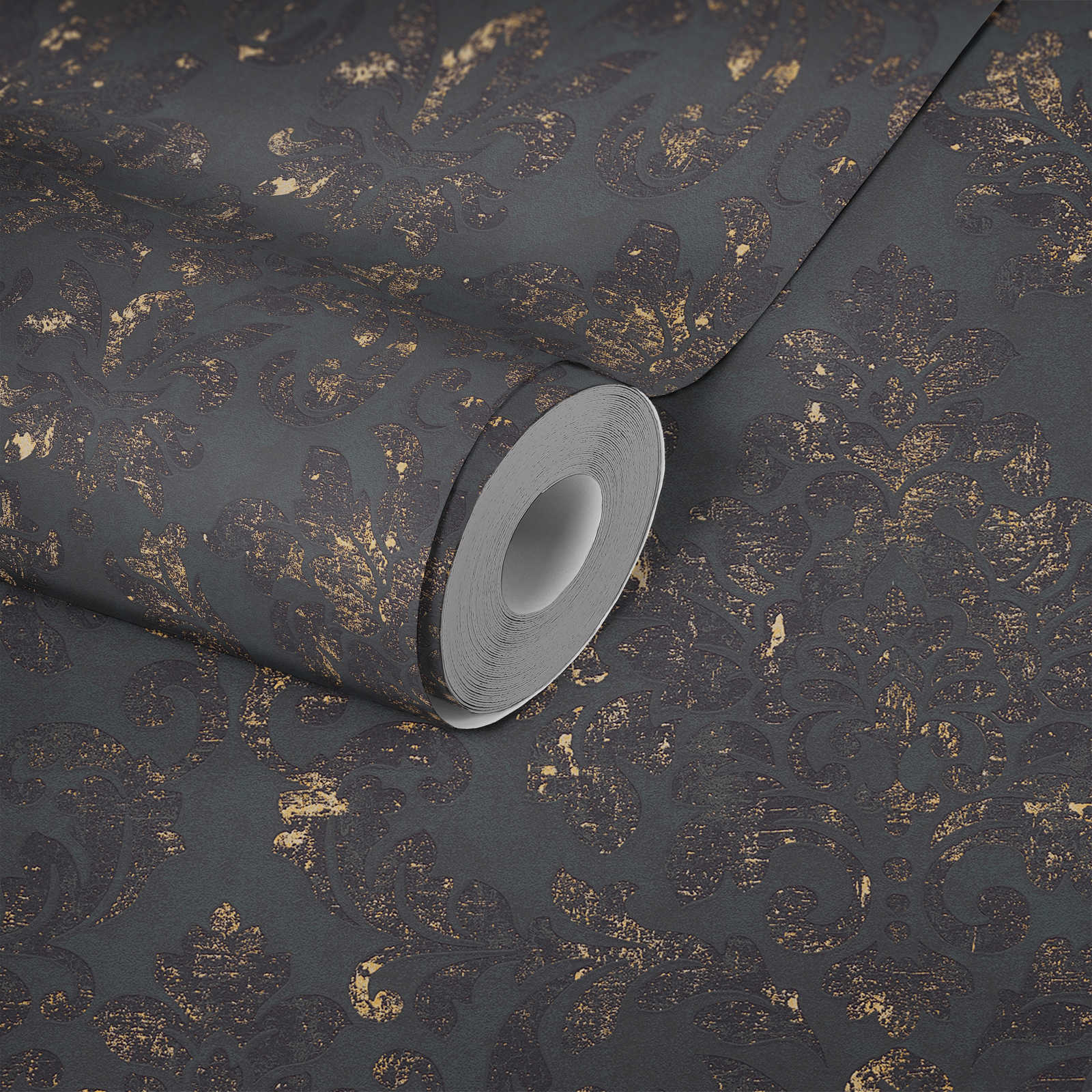             Barock-Tapete Ornamente im Used Look – Schwarz, Gold
        